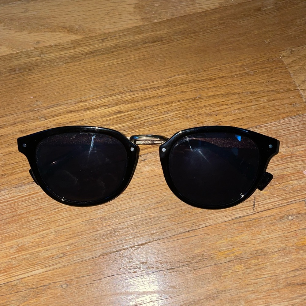 black and gold forever 21 sunglasses